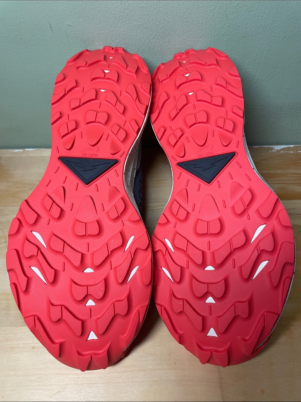 Nike Grey Trail Running Shoes with Green Accents and Red Soles - Picture 3 of 5